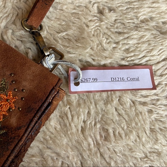 Corral Fringe Purse - Picture 6 of 7